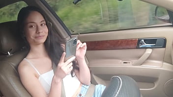 Amateur girlfriend gives a blowjob on the highway